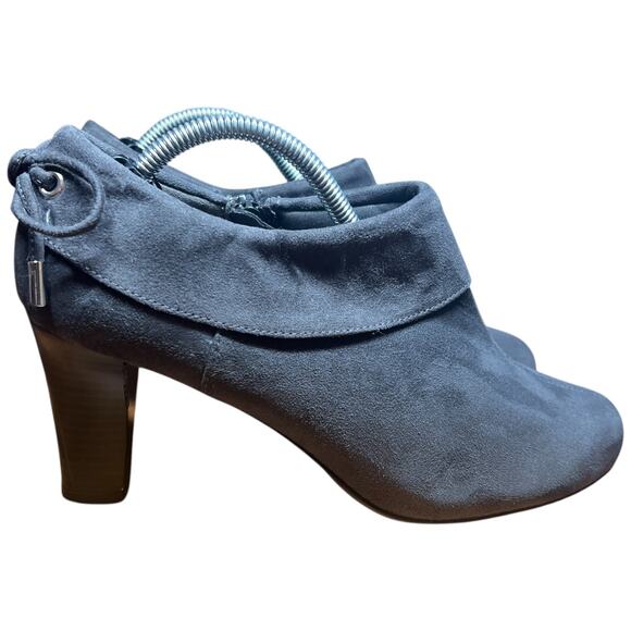 COACH and FOUR Women's Size 8 Gray Suede Ankle Booties Zip Cuffed Bow Heels - Picture 6 of 14